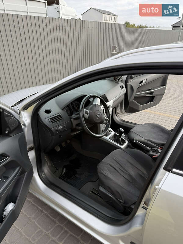 Универсал Opel Astra 2011 в Жашкове