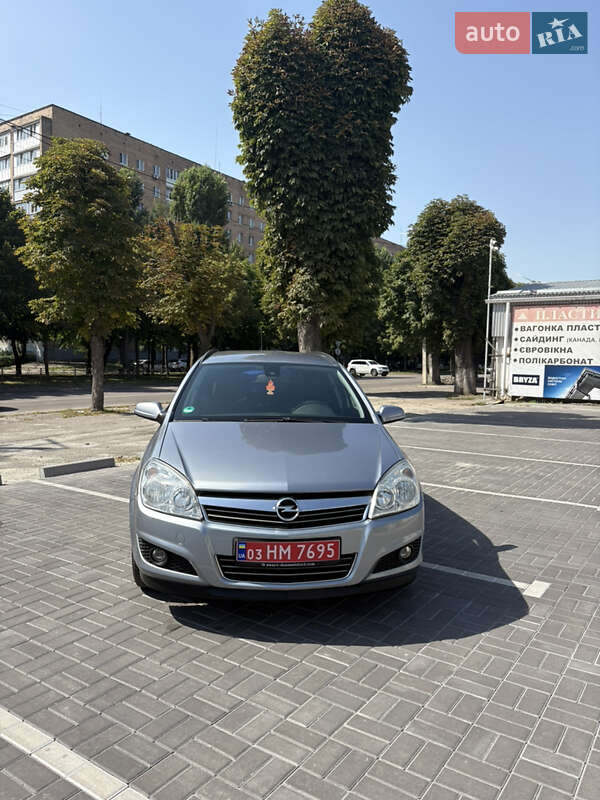 Универсал Opel Astra 2010 в Белой Церкви