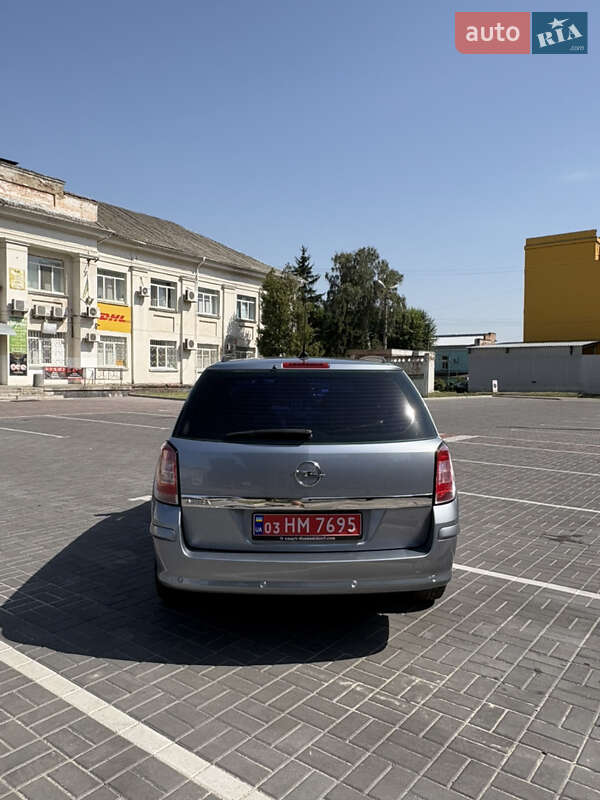 Универсал Opel Astra 2010 в Белой Церкви