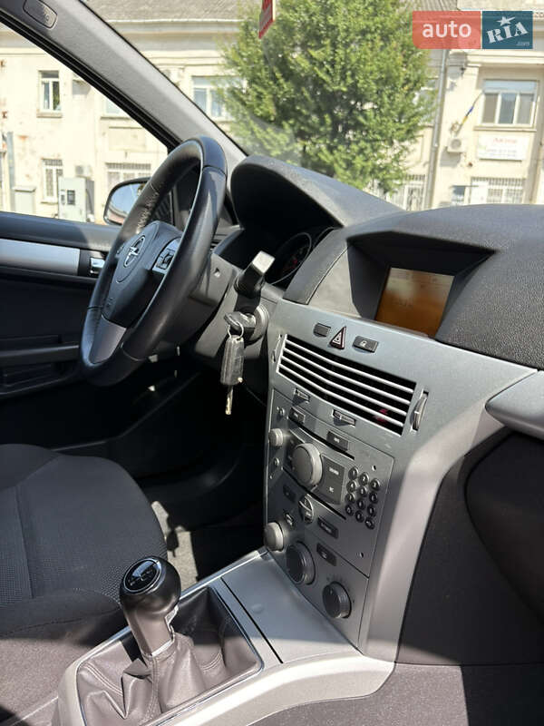 Универсал Opel Astra 2010 в Белой Церкви