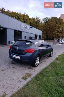 Хэтчбек Opel Astra 2010 в 
