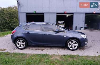 Хэтчбек Opel Astra 2010 в 
