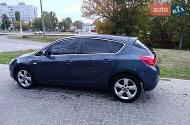 Хэтчбек Opel Astra 2010 в 