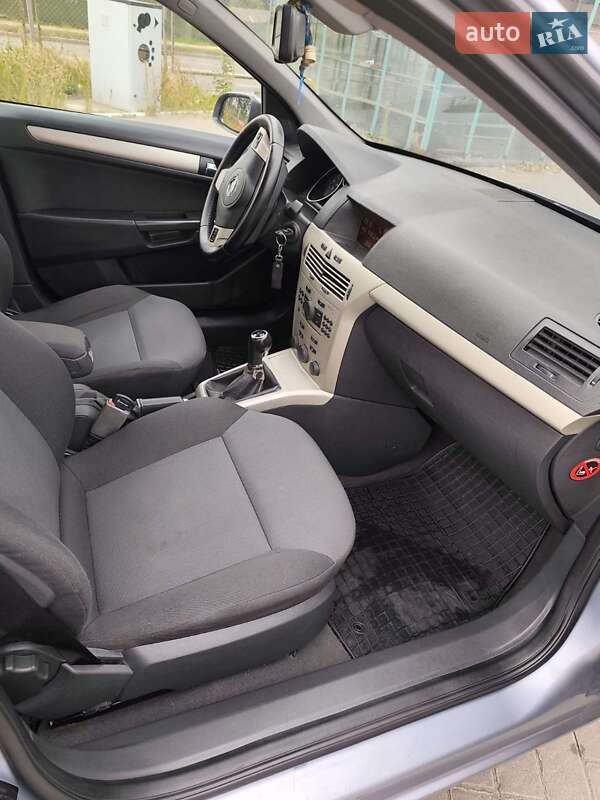Хэтчбек Opel Astra 2008 в Запорожье