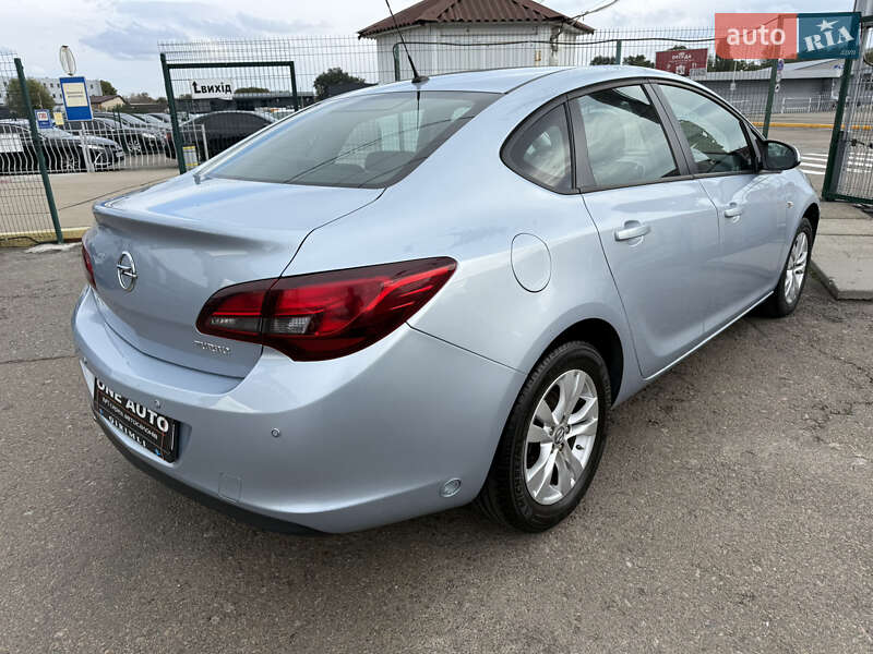 Седан Opel Astra 2017 в Киеве