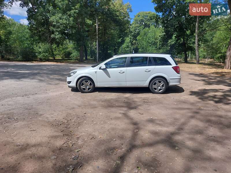 Универсал Opel Astra 2010 в Кропивницком фото 2 Универсал Opel Astra 2010 в Кропивницком