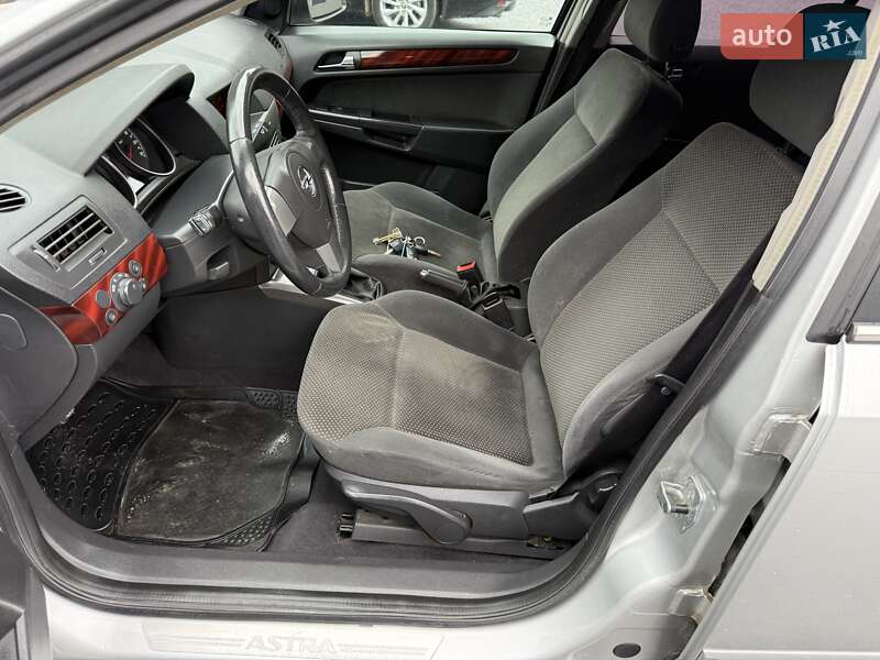 Хэтчбек Opel Astra 2006 в Межгорье