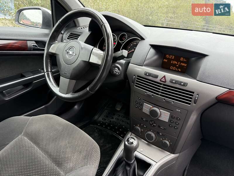 Хэтчбек Opel Astra 2006 в Межгорье