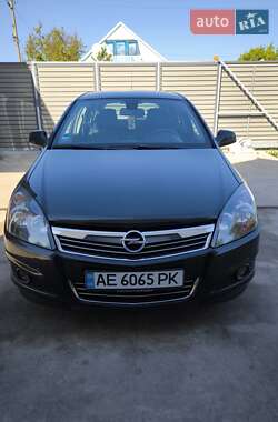 Универсал Opel Astra 2010 в 
