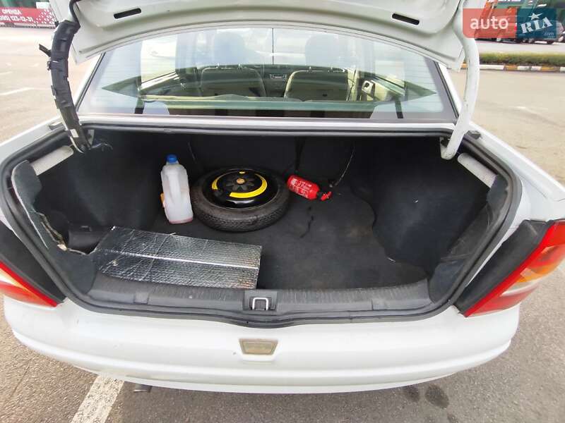 Седан Opel Astra 2001 в Киеве