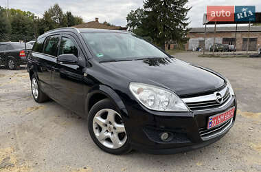 Универсал Opel Astra 2008 в Хороле