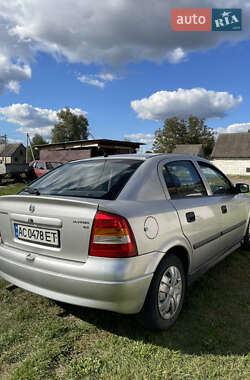 Хэтчбек Opel Astra 2000 в 