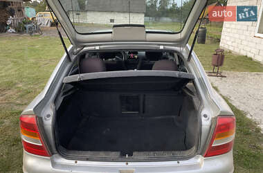 Хэтчбек Opel Astra 2000 в 
