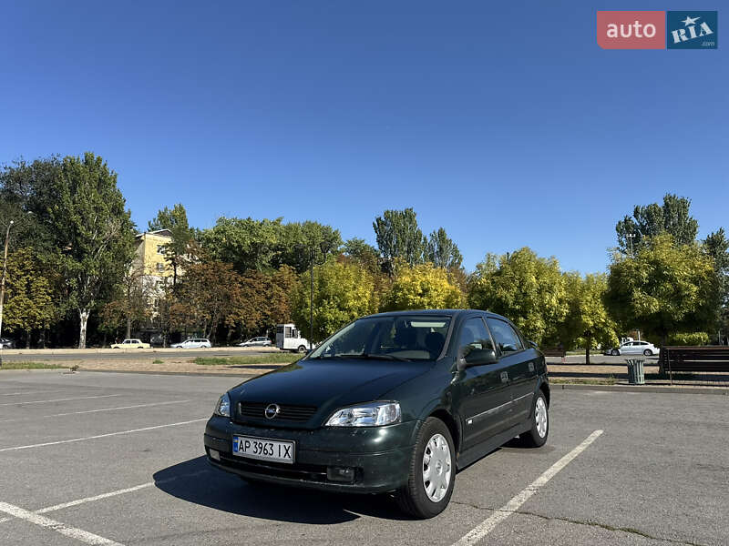 Хетчбек Opel Astra 2000 в 