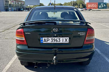 Хетчбек Opel Astra 2000 в 
