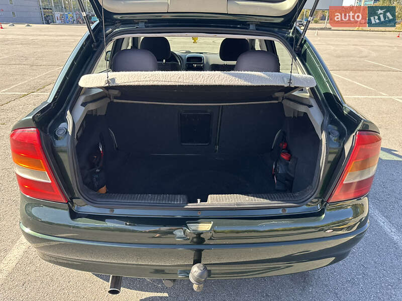Хэтчбек Opel Astra 2000 в Запорожье