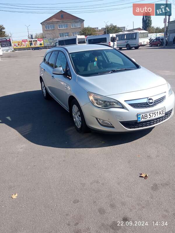 Opel Astra 2011