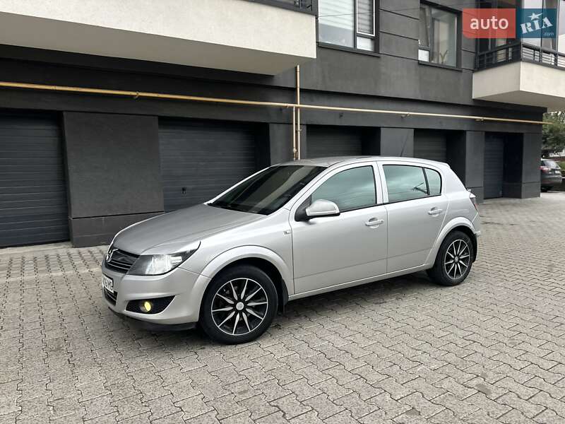 Хэтчбек Opel Astra 2012 в Тернополе