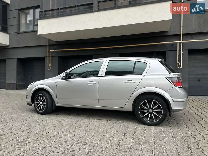 Хэтчбек Opel Astra 2012 в Тернополе