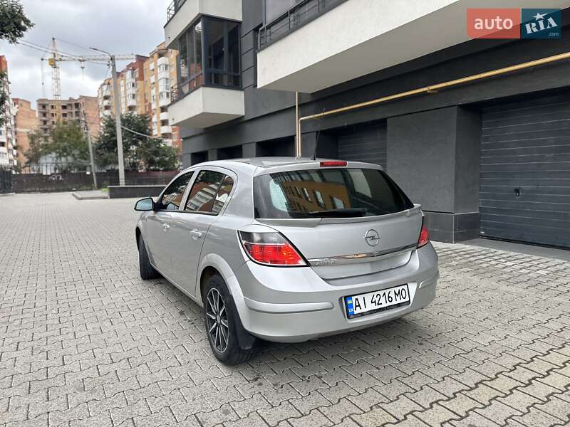 Хэтчбек Opel Astra 2012 в Тернополе