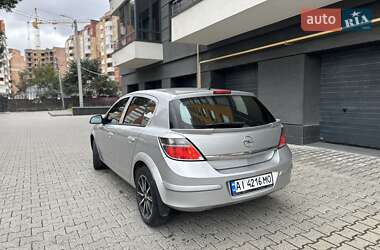 Хэтчбек Opel Astra 2012 в 