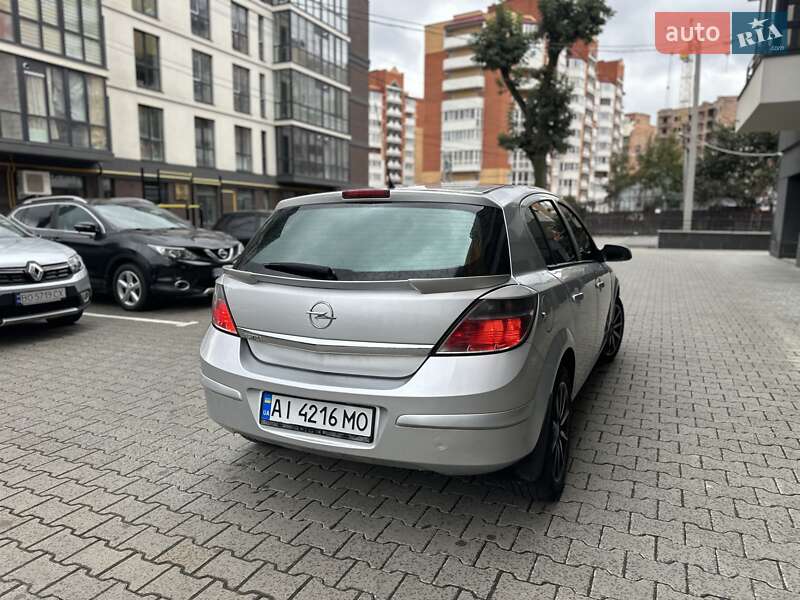 Хэтчбек Opel Astra 2012 в Тернополе