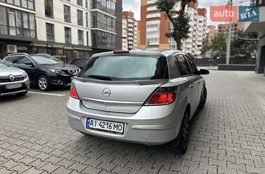 Хэтчбек Opel Astra 2012 в 