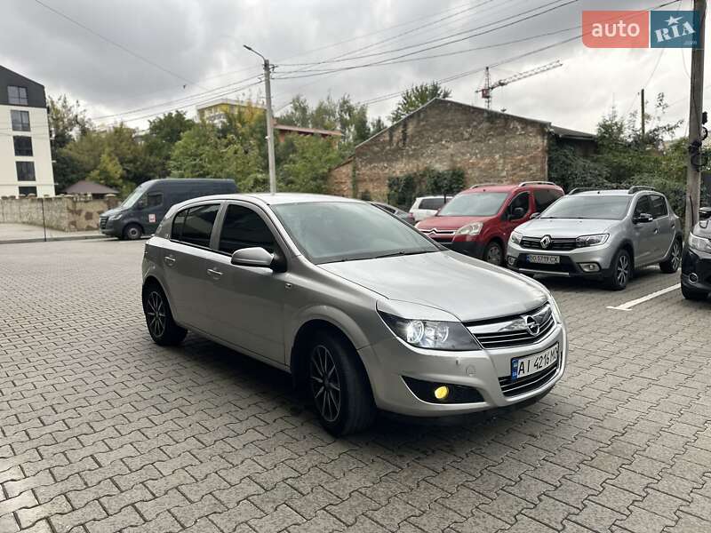 Хэтчбек Opel Astra 2012 в Тернополе