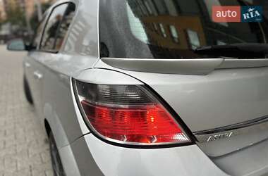 Хэтчбек Opel Astra 2012 в 