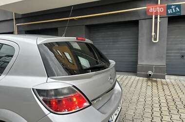 Хэтчбек Opel Astra 2012 в 