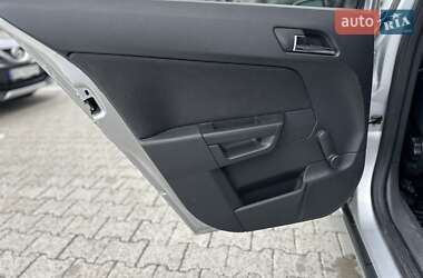 Хэтчбек Opel Astra 2012 в 
