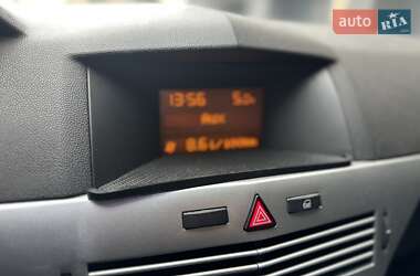 Хэтчбек Opel Astra 2012 в 