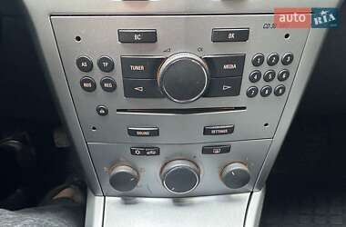 Хэтчбек Opel Astra 2012 в 