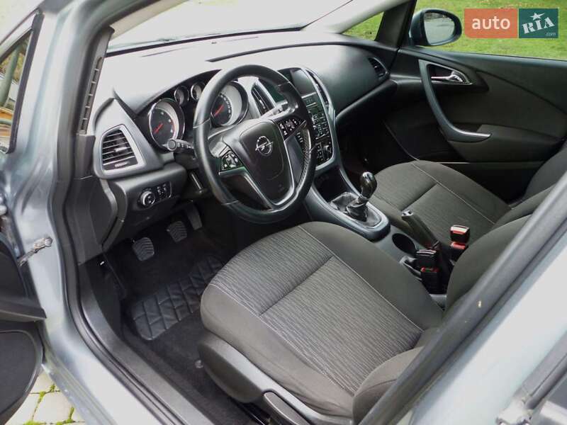 Универсал Opel Astra 2013 в Делятине