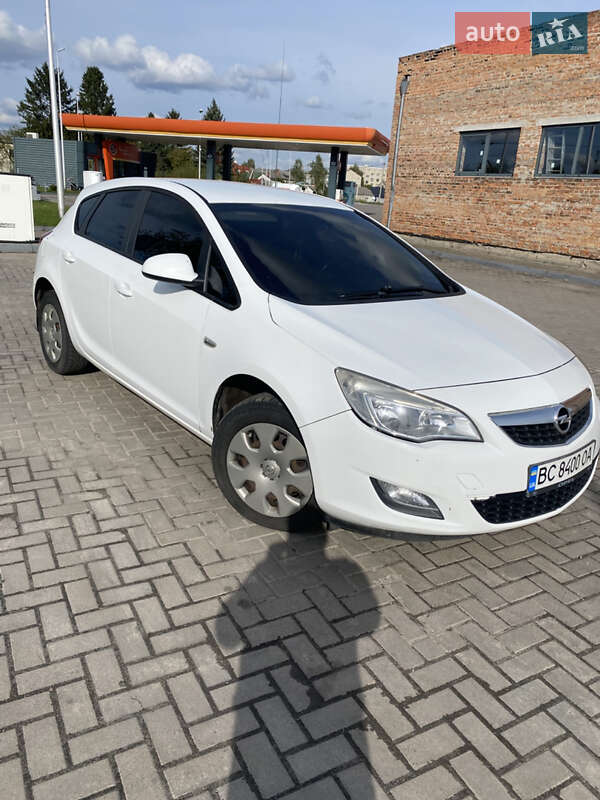 Хэтчбек Opel Astra 2010 в Мостиске