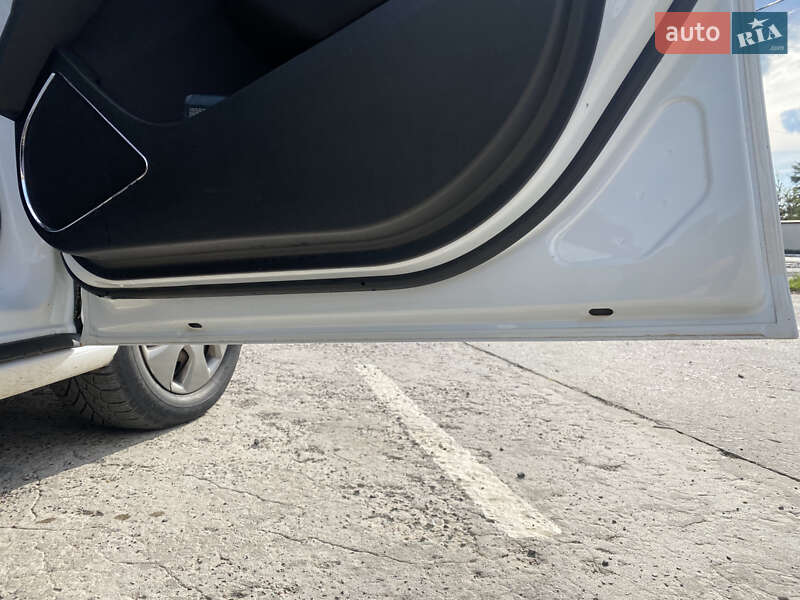 Хэтчбек Opel Astra 2010 в Мостиске