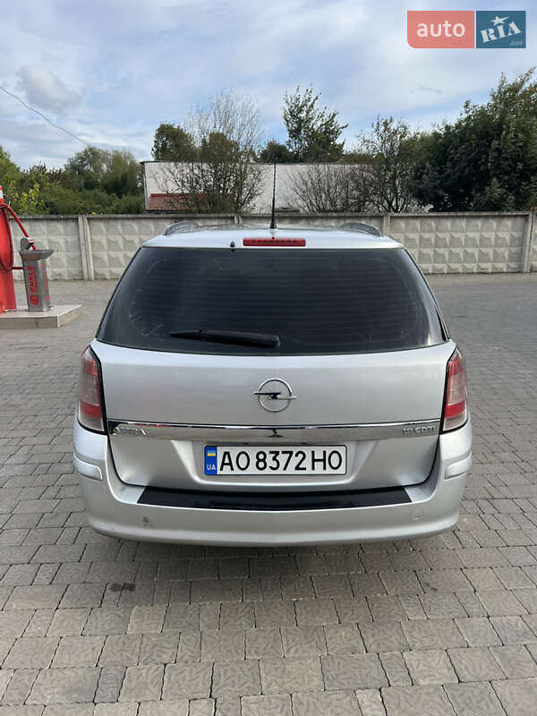 Универсал Opel Astra 2006 в Ужгороде