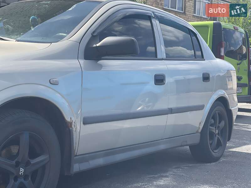 Седан Opel Astra 2006 в Киеве