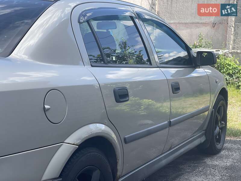 Седан Opel Astra 2006 в Киеве