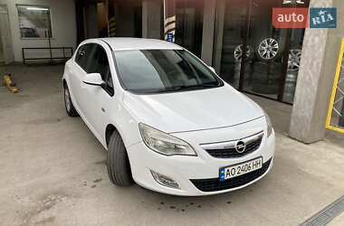 Хэтчбек Opel Astra 2010 в 