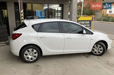 Хэтчбек Opel Astra 2010 в 