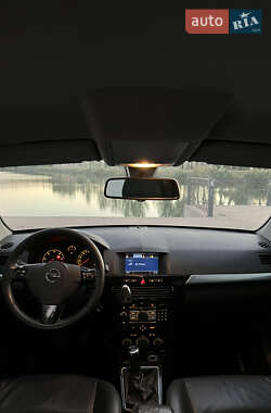 Универсал Opel Astra 2010 в 