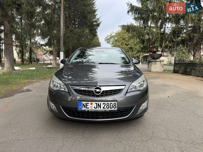 Хэтчбек Opel Astra 2010 в Умани