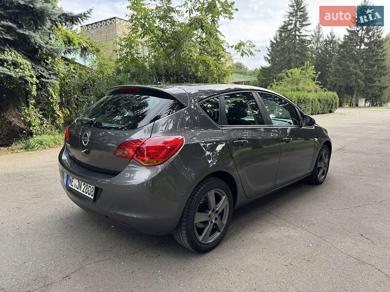 Хэтчбек Opel Astra 2010 в Умани