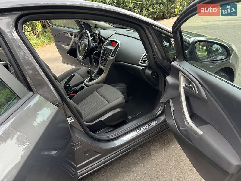 Хэтчбек Opel Astra 2010 в Умани
