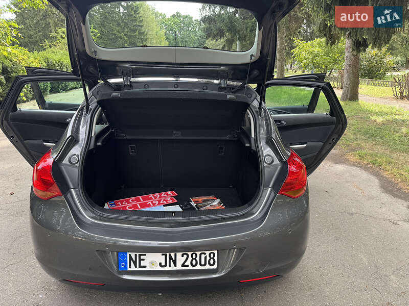 Хэтчбек Opel Astra 2010 в Умани