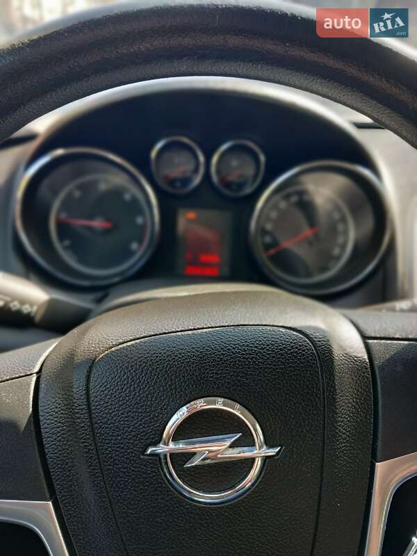 Универсал Opel Astra 2011 в Ровно