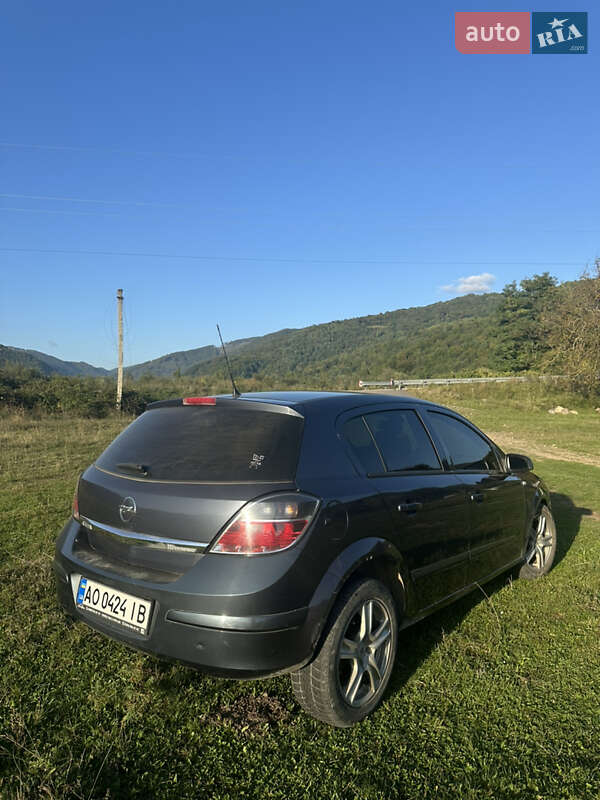Хэтчбек Opel Astra 2007 в Хусте