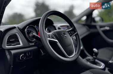 Универсал Opel Astra 2013 в 