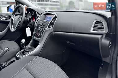 Универсал Opel Astra 2013 в 